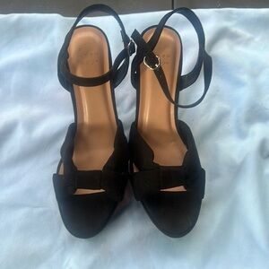 Black bow heels velvet like material never worn A NEW DAY brand